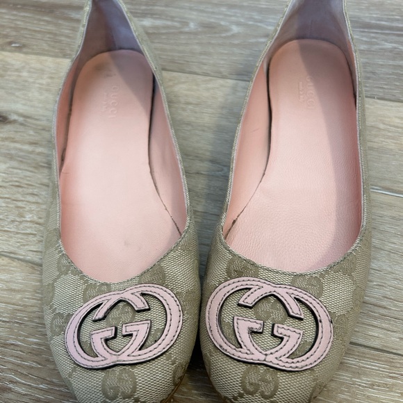 Gucci Beige and Pink Flats with Logo Detail - Picture 1 of 16